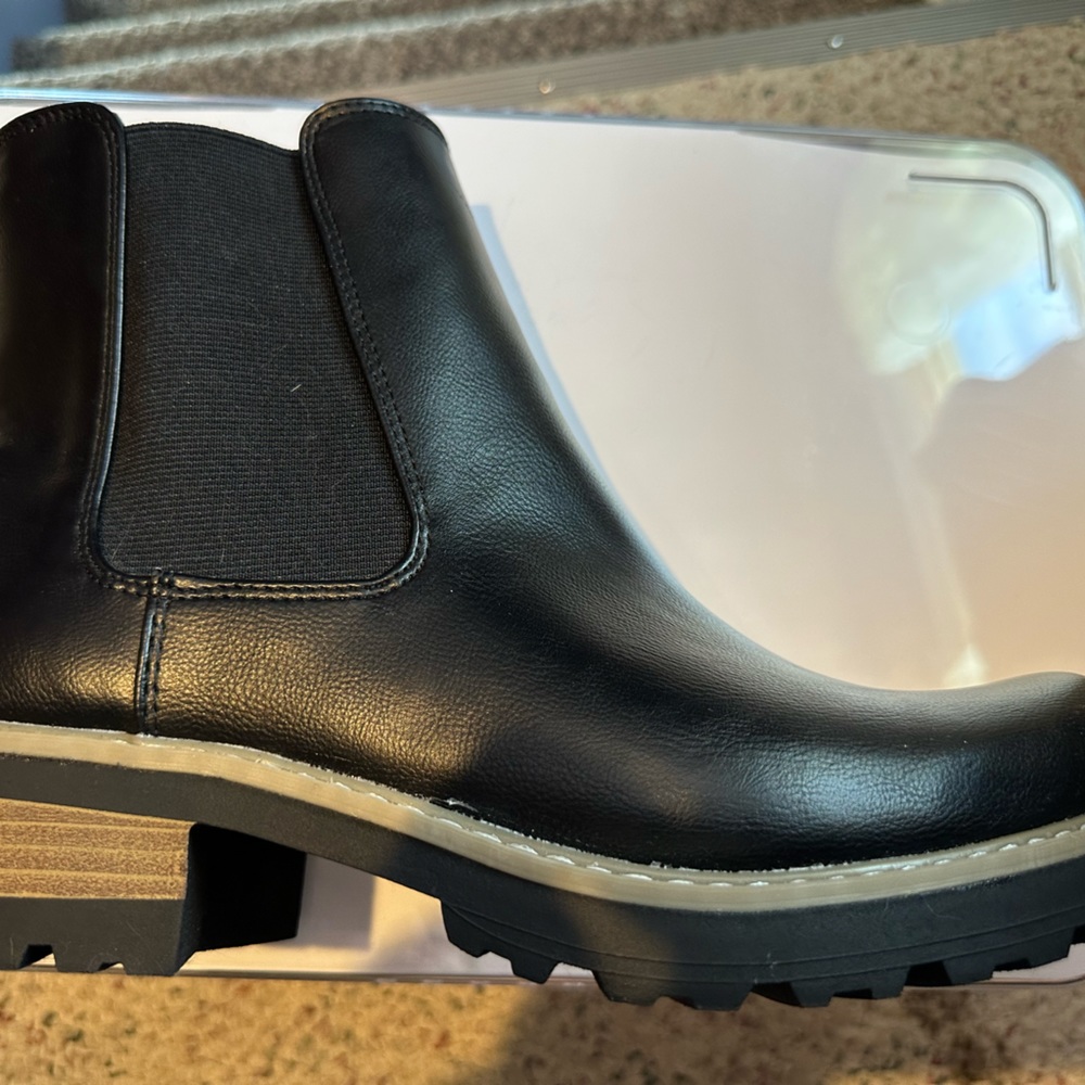 Universal Thread Boots